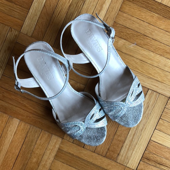 David’s Bridal silver crystal 2” heel sandals SZ 2 - Picture 3 of 6